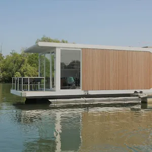 Houseboat Martinique Vakantiehuis Maastricht